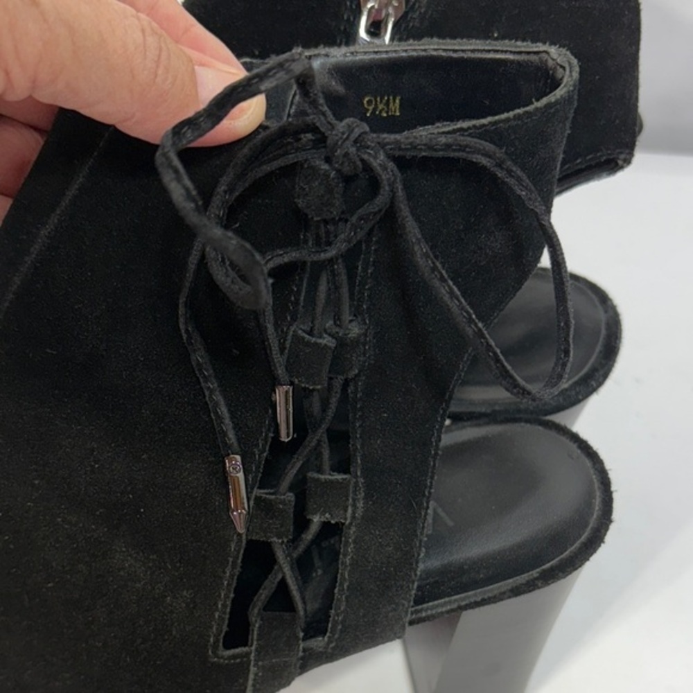 🐦‍⬛Vaneli Black Suede Heeled peep toe Booties 3” heel